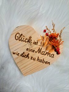 Sommerliche Holzdeko mit liebevollen Details