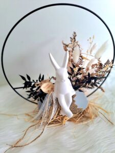 Handgemachter Gipsanhänger mit Blumenmotiv – nachhaltige Osterdeko